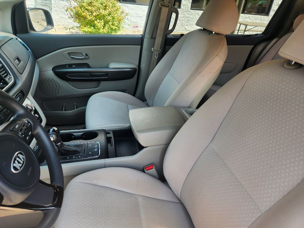 2016 Kia Sedona Image 7