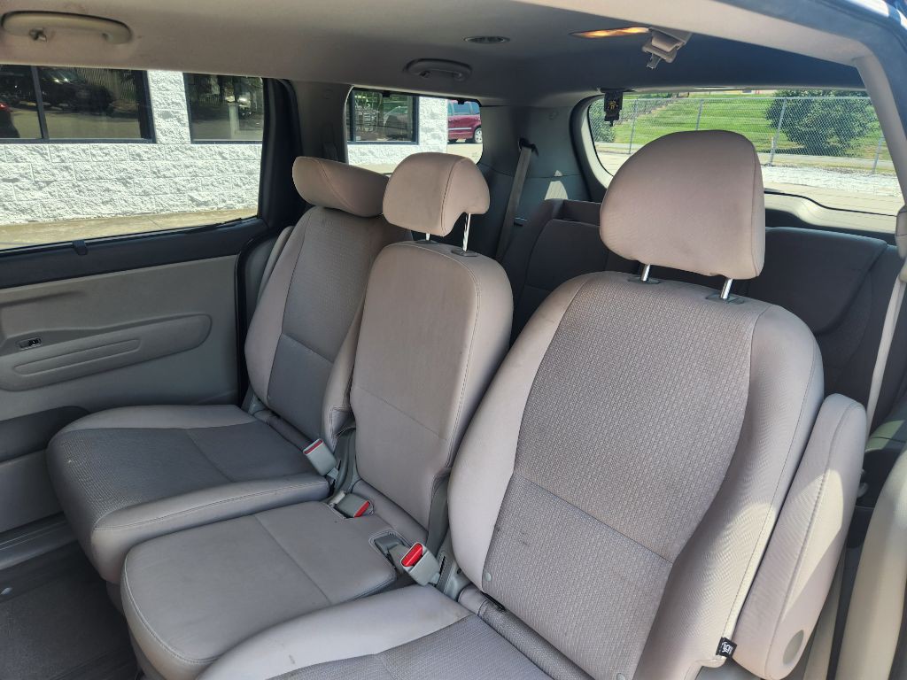 2016 Kia Sedona Image 8