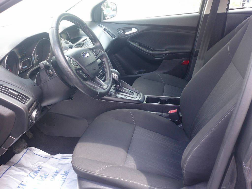 2017 Ford Focus Image 2