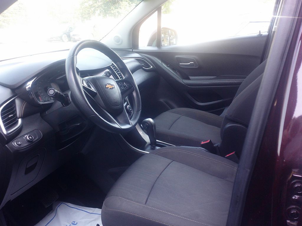 2020 Chevrolet Trax Image 2