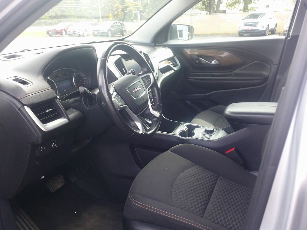 2021 GMC Terrain Image 2