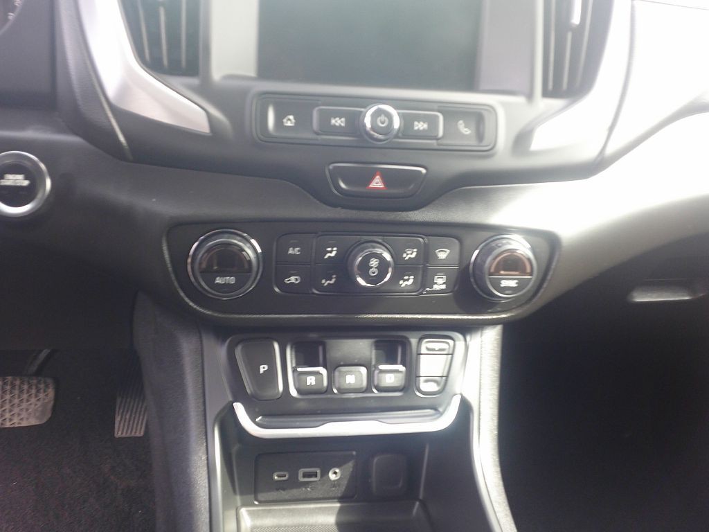 2021 GMC Terrain Image 3