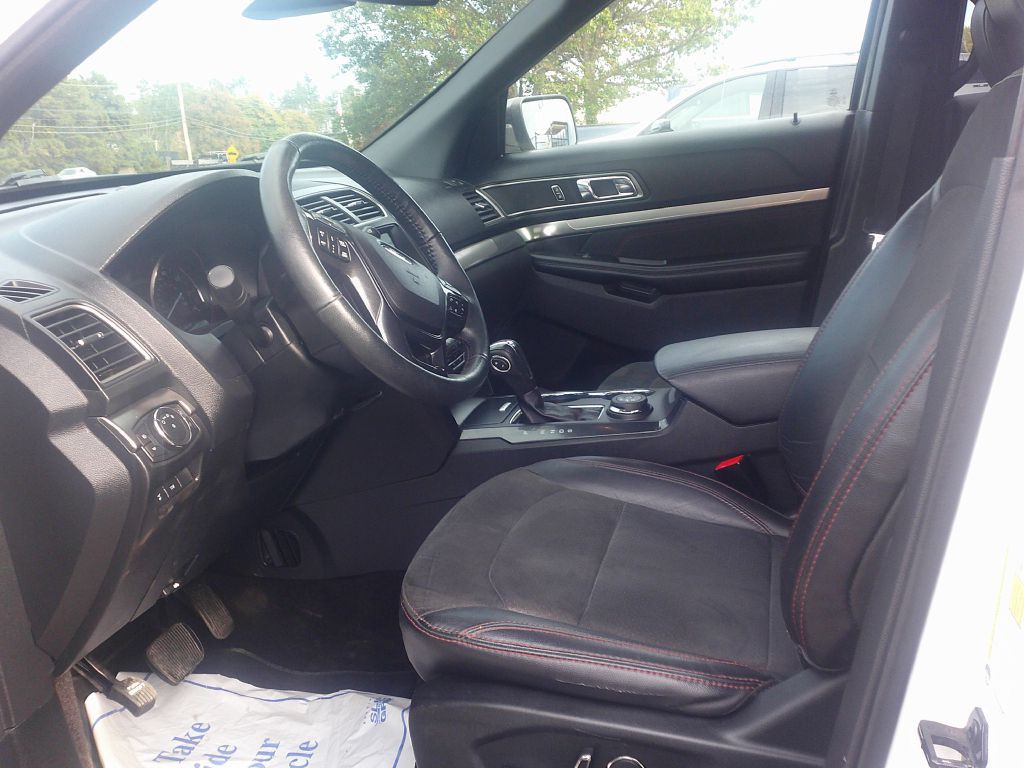 2018 Ford Explorer Image 2