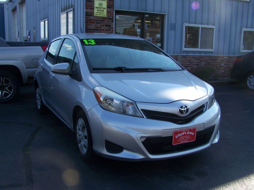 2013 Toyota Yaris Image 1