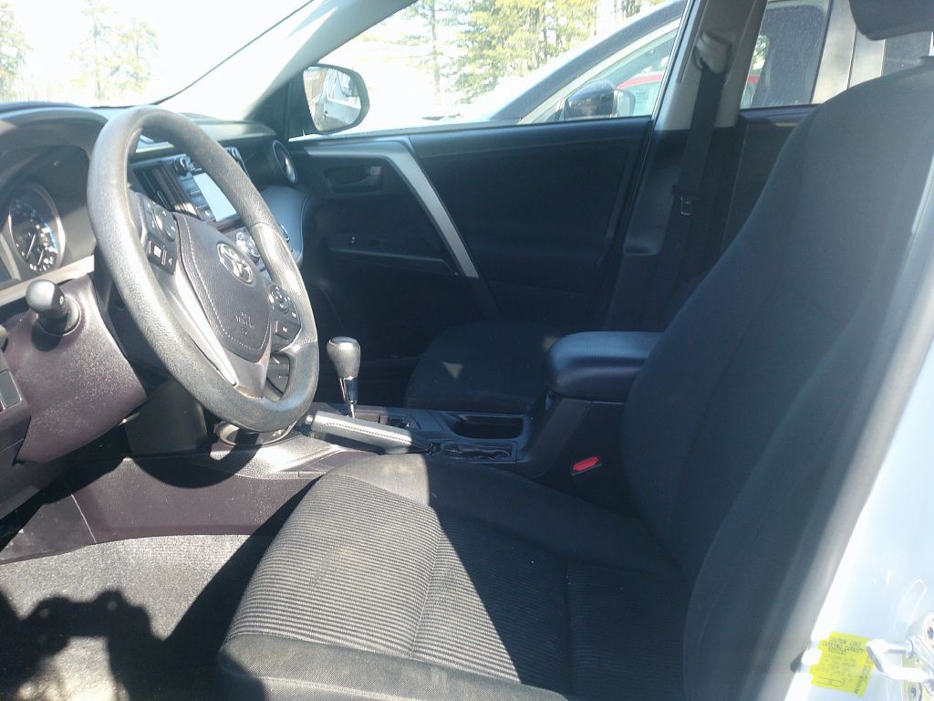 2018 Toyota Rav4 Image 2