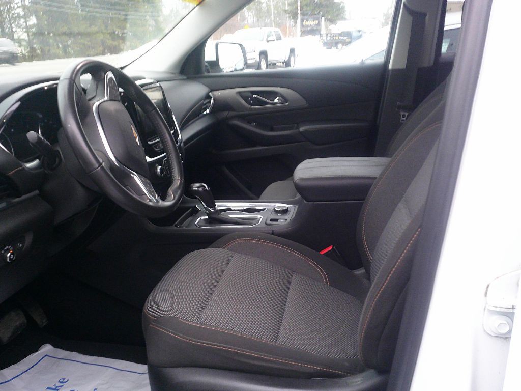 2018 Chevrolet Traverse Image 2