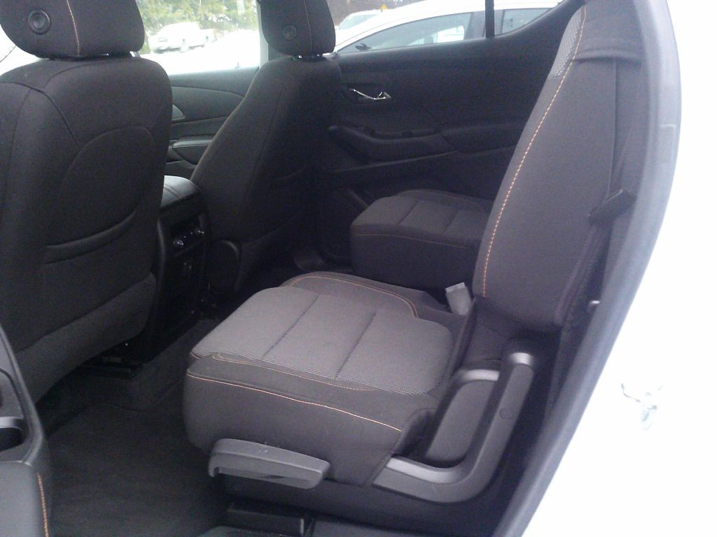 2018 Chevrolet Traverse Image 3