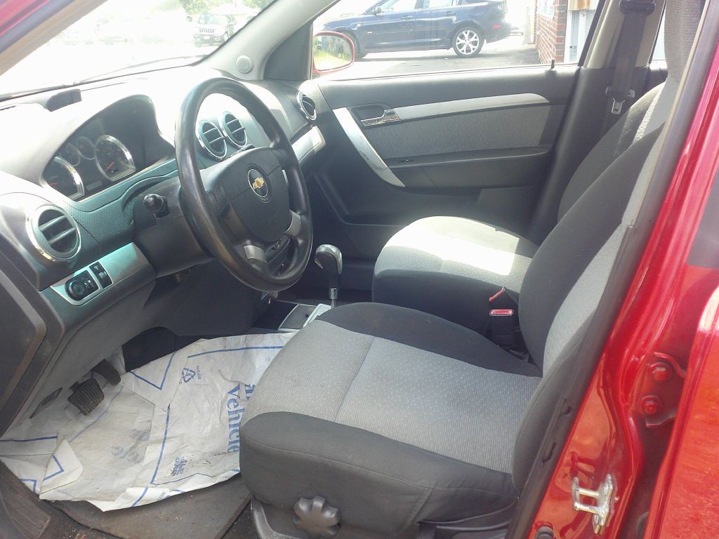 2010 Chevrolet Aveo Image 2