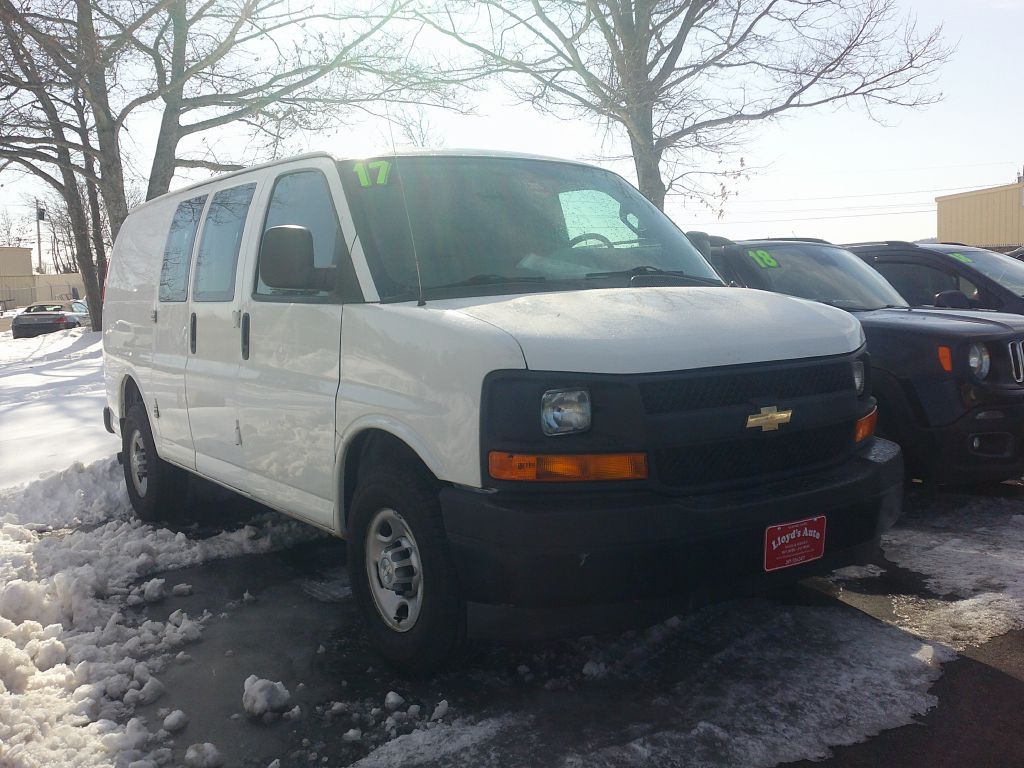 2017 Chevrolet Express Image 1