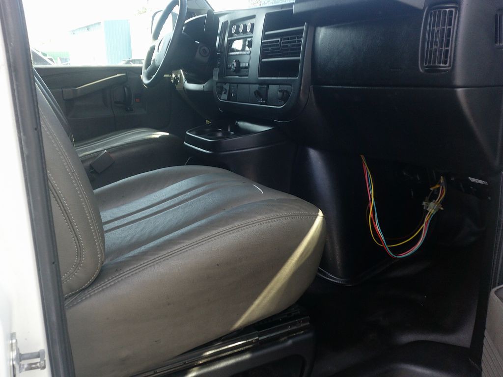 2017 Chevrolet Express Image 2