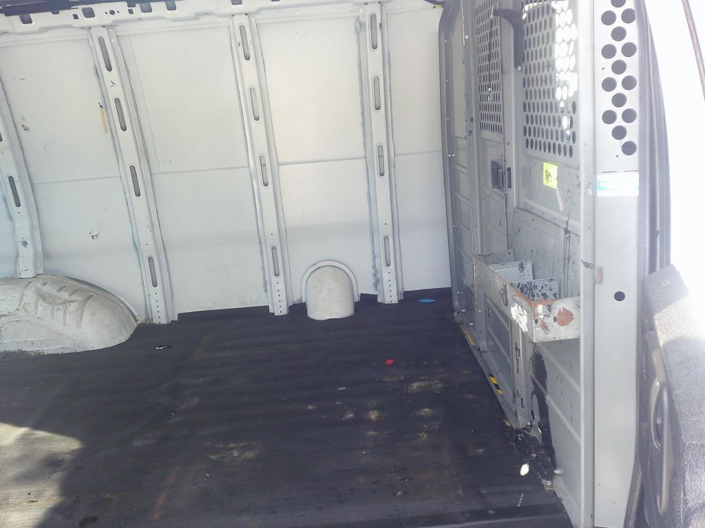 2017 Chevrolet Express Image 3