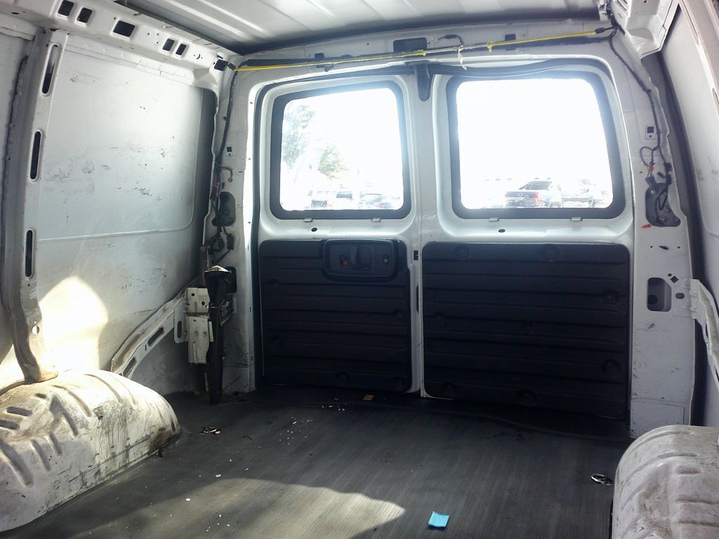 2017 Chevrolet Express Image 5