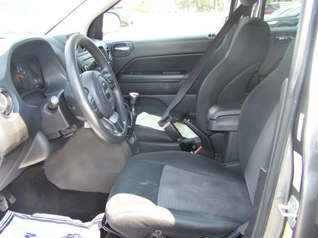 2012 Jeep Compass Image 2
