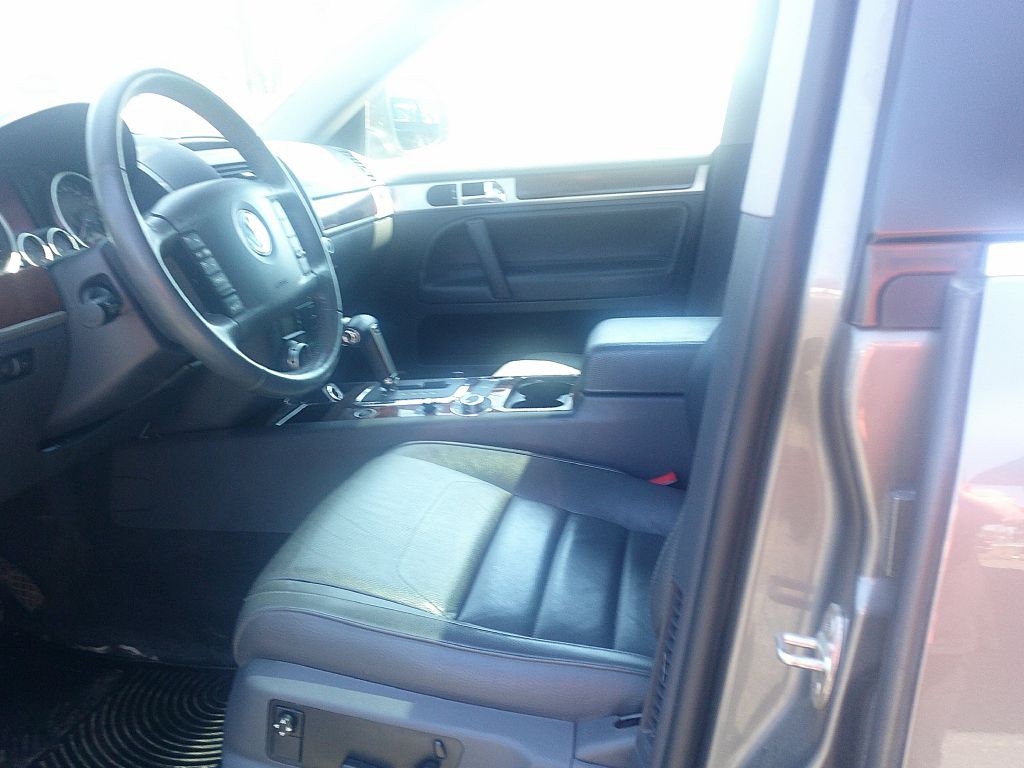 2009 Volkswagen Touareg Image 2