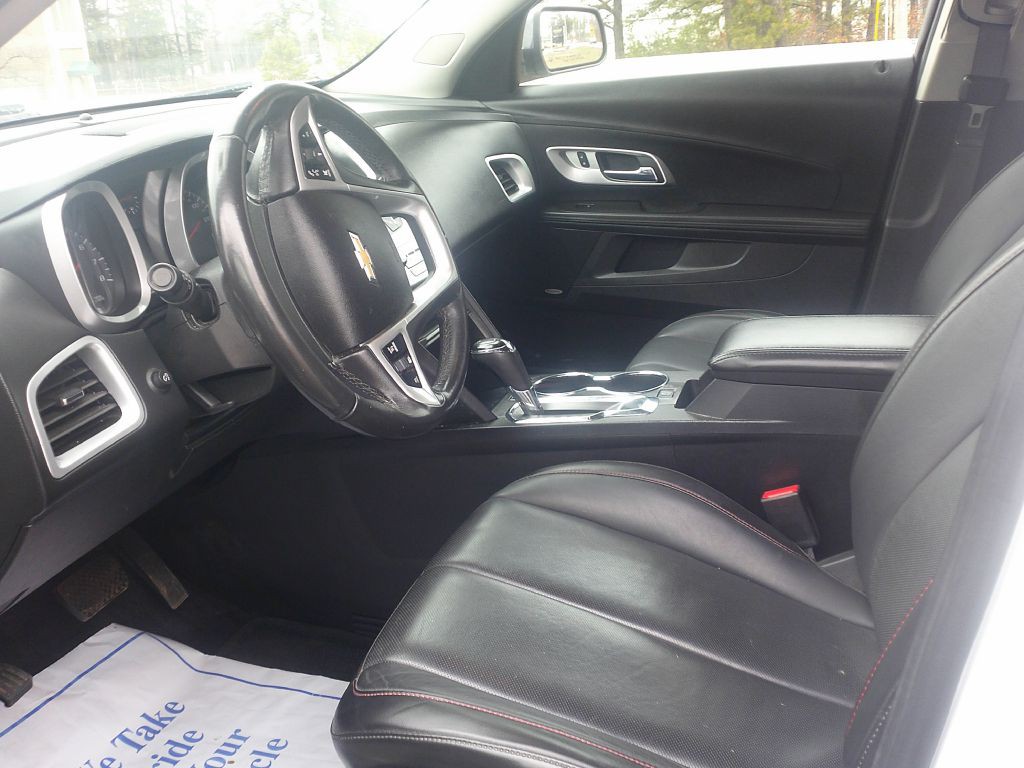 2017 Chevrolet Equinox Image 2