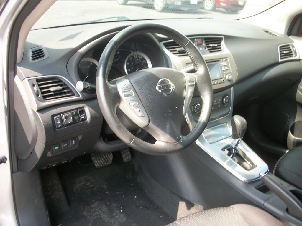 2013 Nissan Sentra Image 2