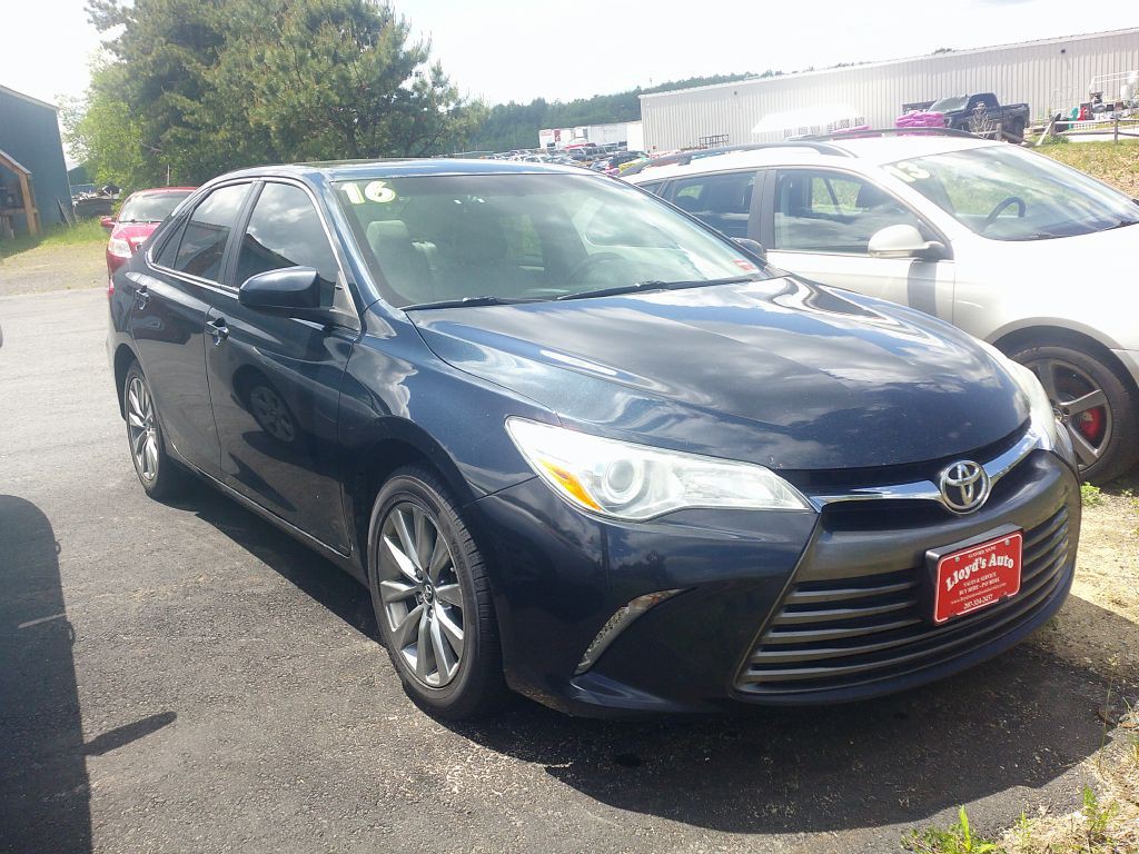 2016 Toyota Camry Image 1