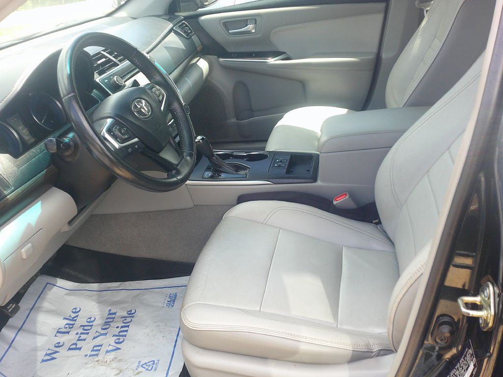 2016 Toyota Camry Image 2