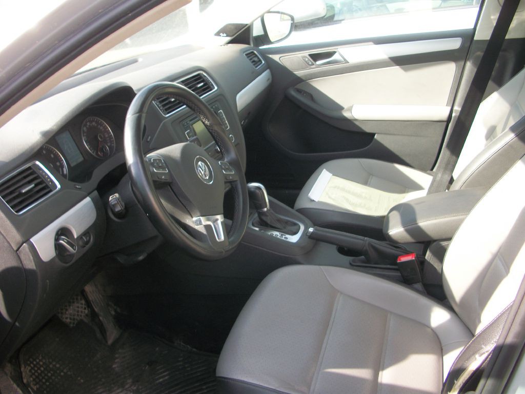 2013 Volkswagen Jetta Image 2
