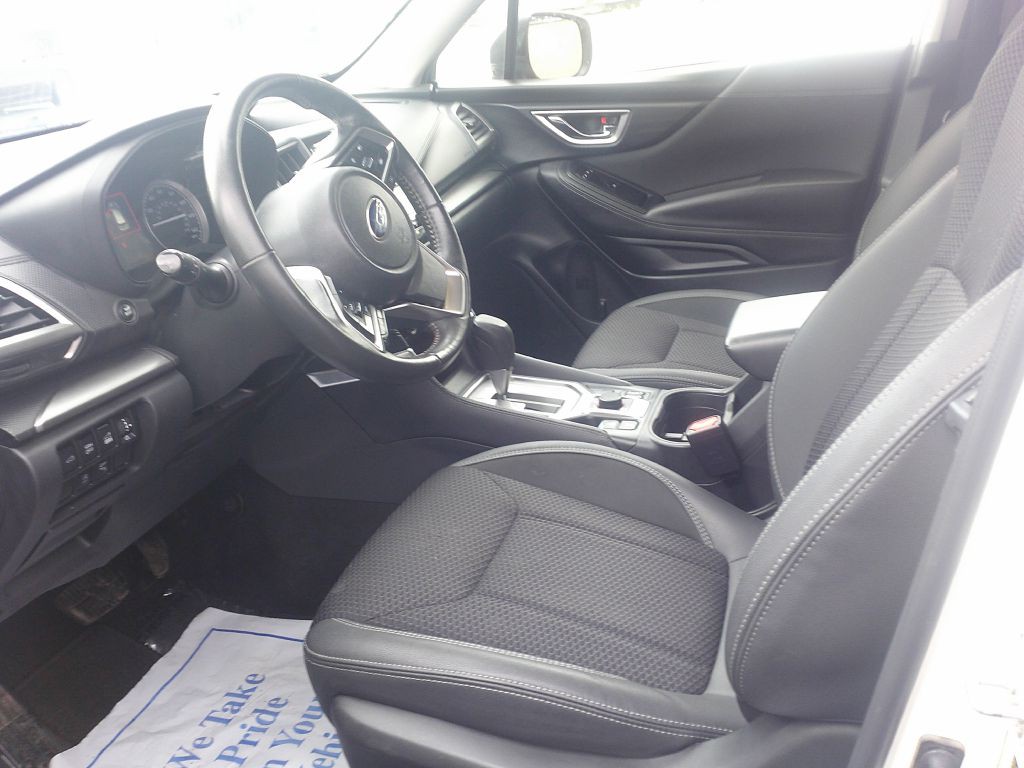 2024 Subaru Forester Image 2