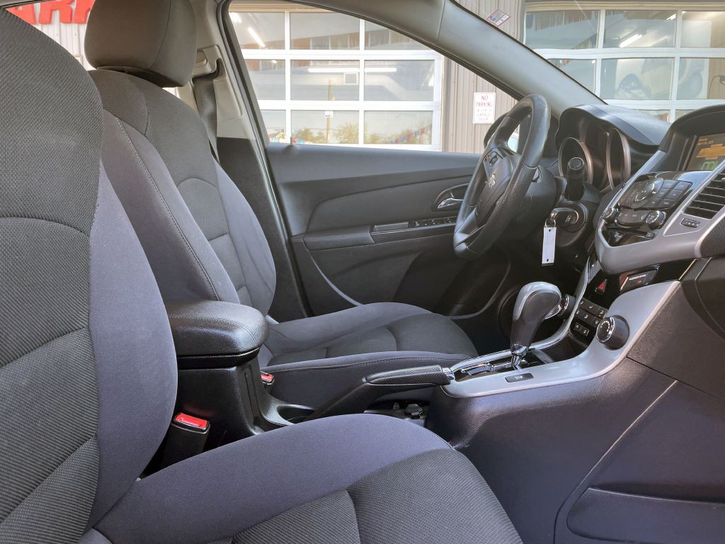 2015 Chevrolet Cruze Image 11