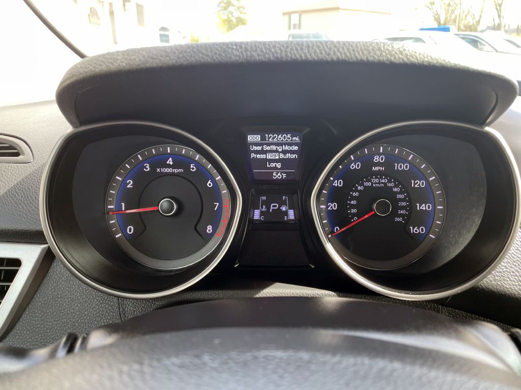 2013 Hyundai Elantra Image 11