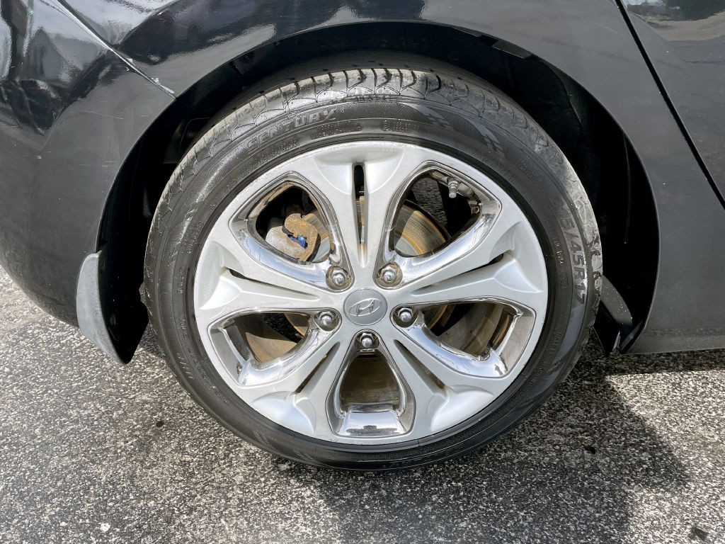2013 Hyundai Elantra Image 16