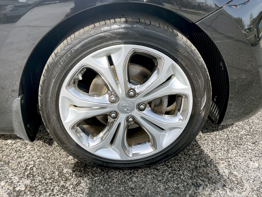 2013 Hyundai Elantra Image 17