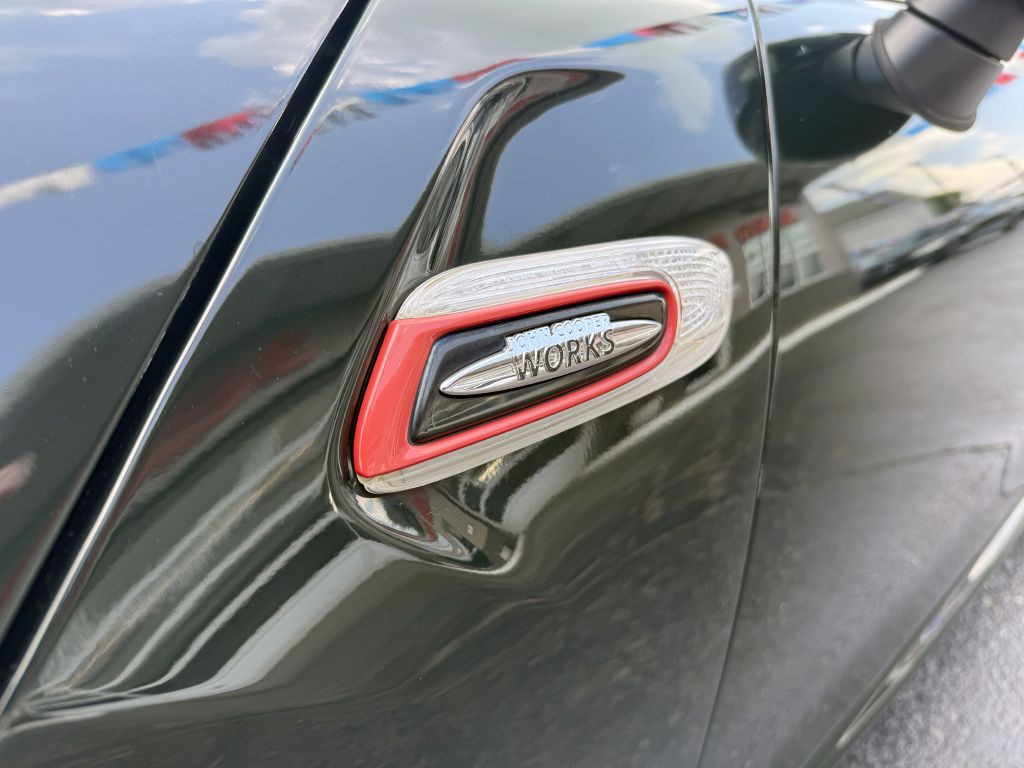 2017 MINI Cooper Image 9