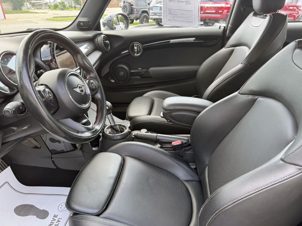 2017 MINI Cooper Image 10