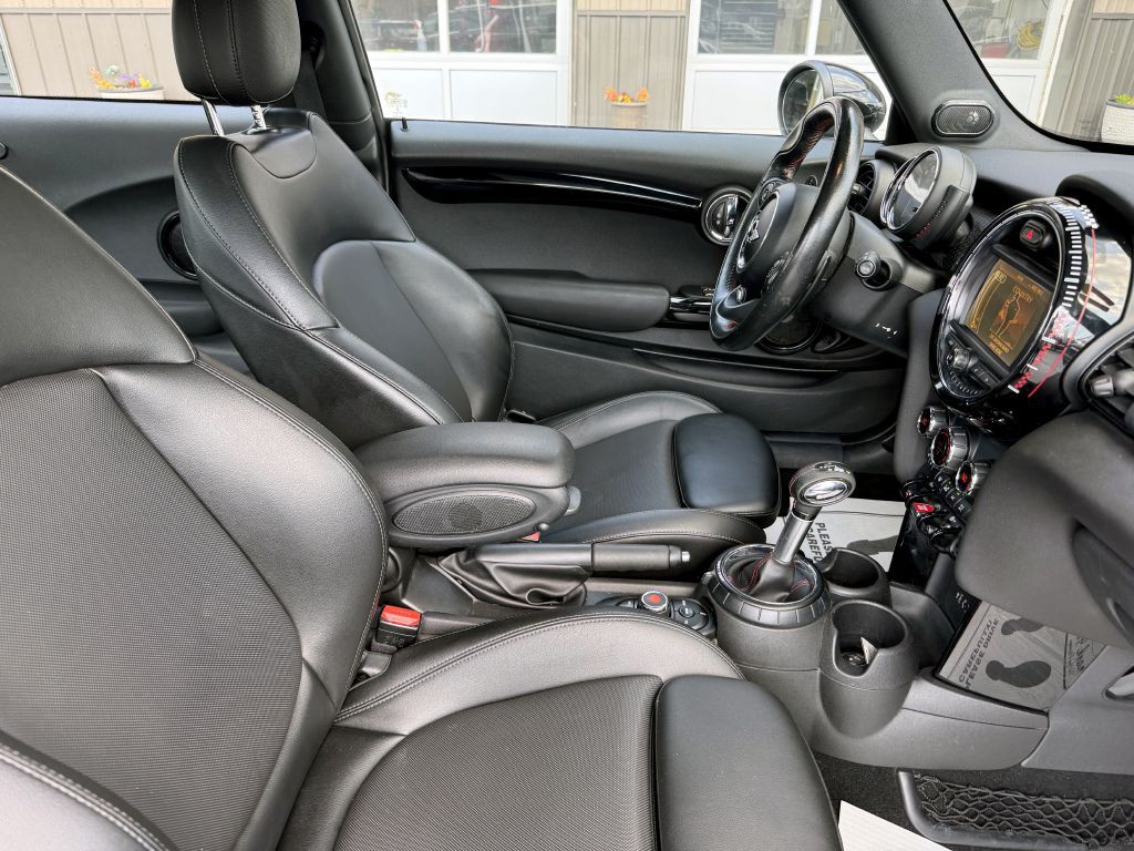 2017 MINI Cooper Image 12