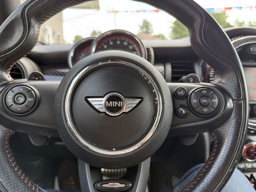 2017 MINI Cooper Image 16