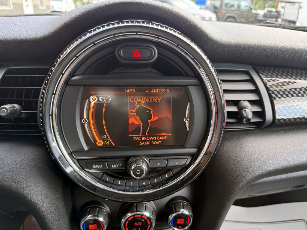 2017 MINI Cooper Image 18