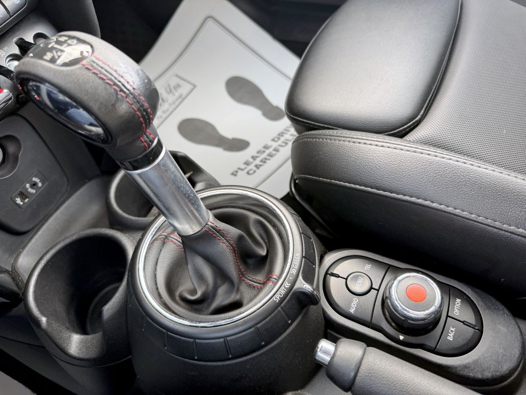 2017 MINI Cooper Image 20