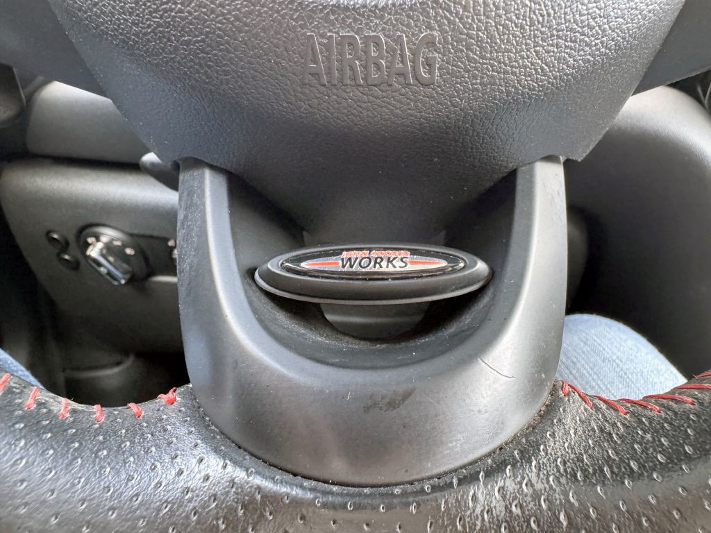 2017 MINI Cooper Image 24