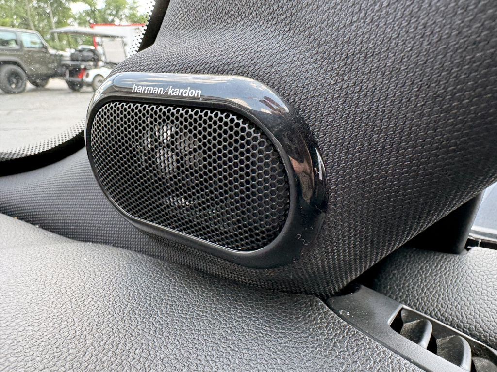 2017 MINI Cooper Image 25
