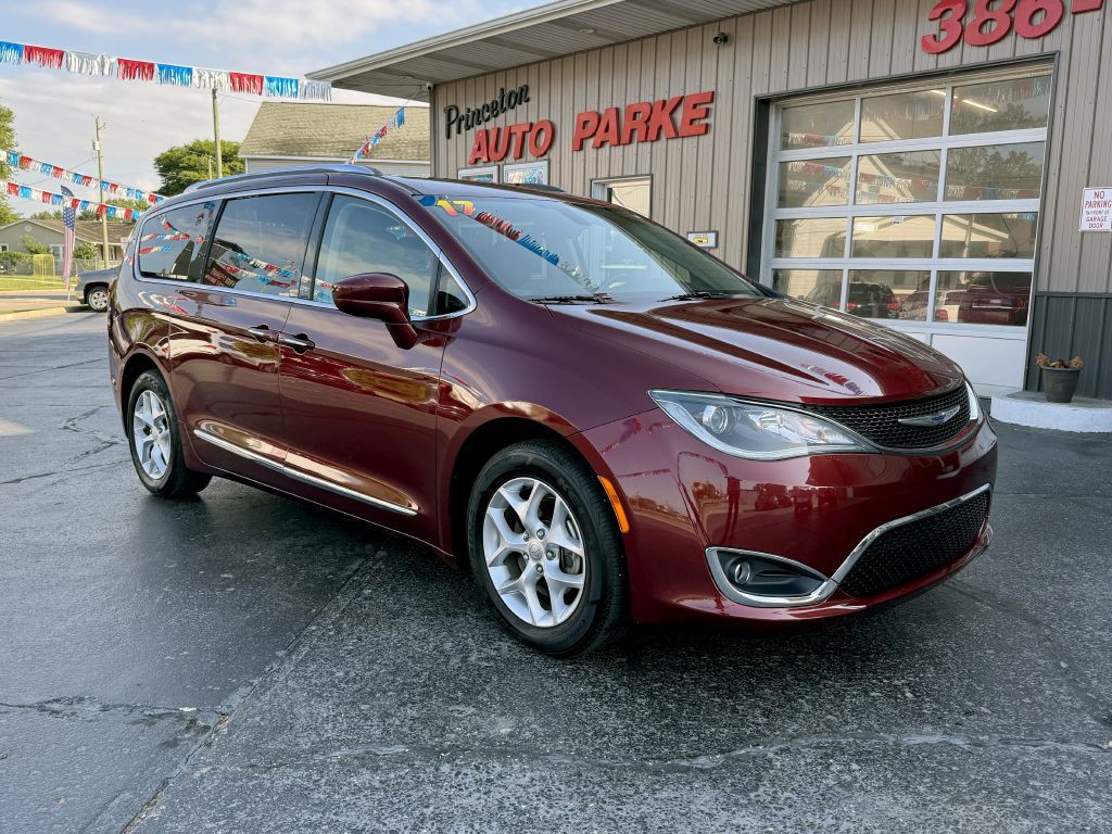 2017 Chrysler Pacifica Image 2