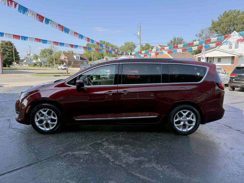 2017 Chrysler Pacifica Image 5