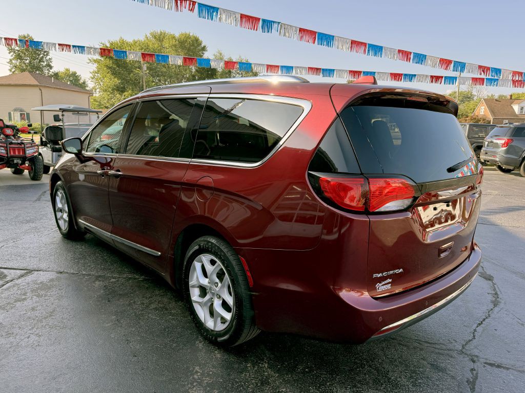 2017 Chrysler Pacifica Image 6