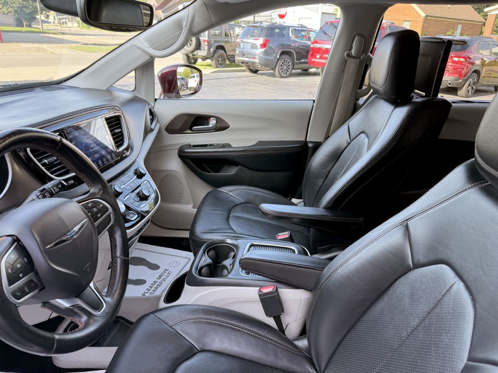 2017 Chrysler Pacifica Image 9