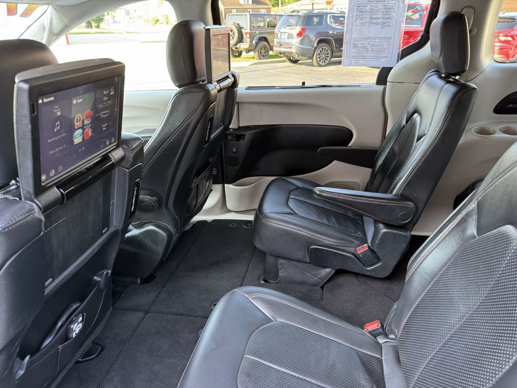2017 Chrysler Pacifica Image 10