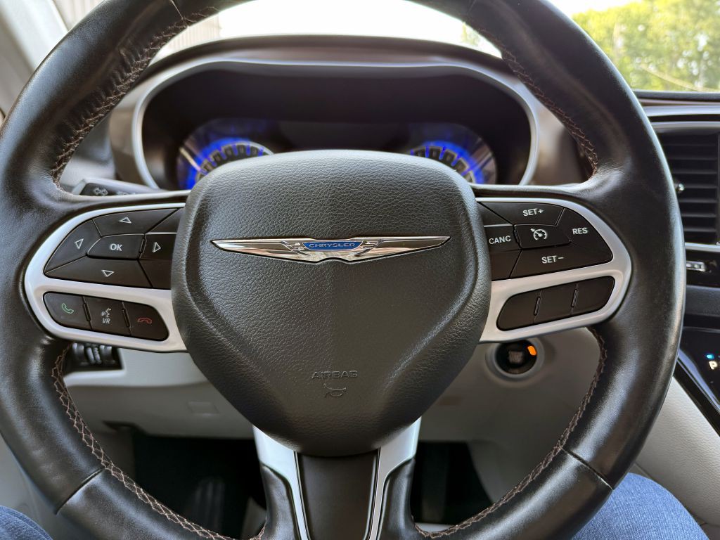 2017 Chrysler Pacifica Image 16