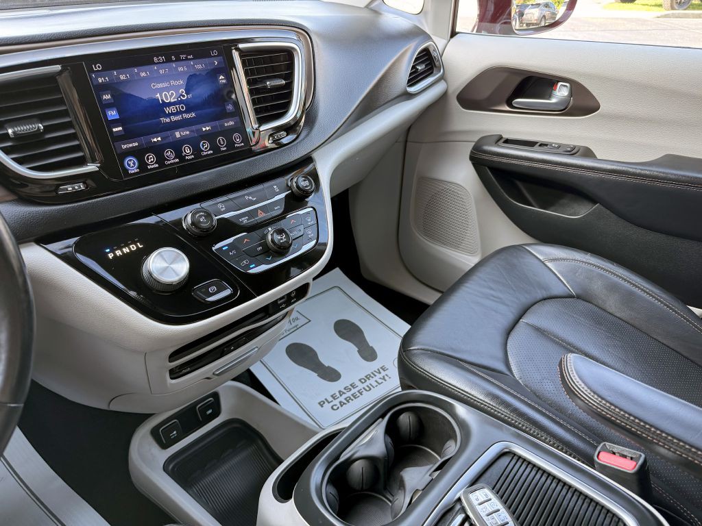 2017 Chrysler Pacifica Image 19