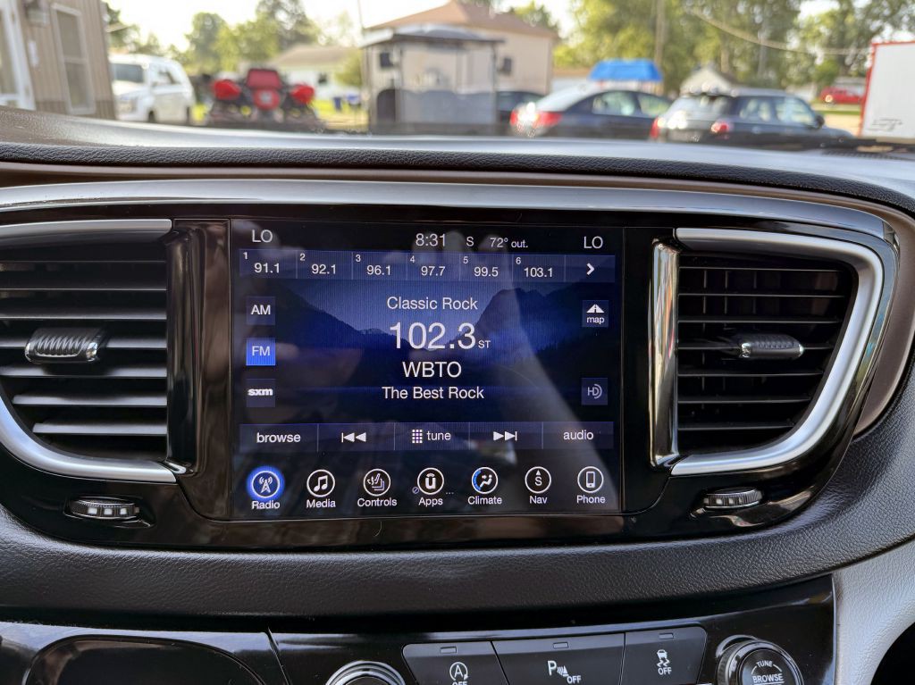 2017 Chrysler Pacifica Image 20