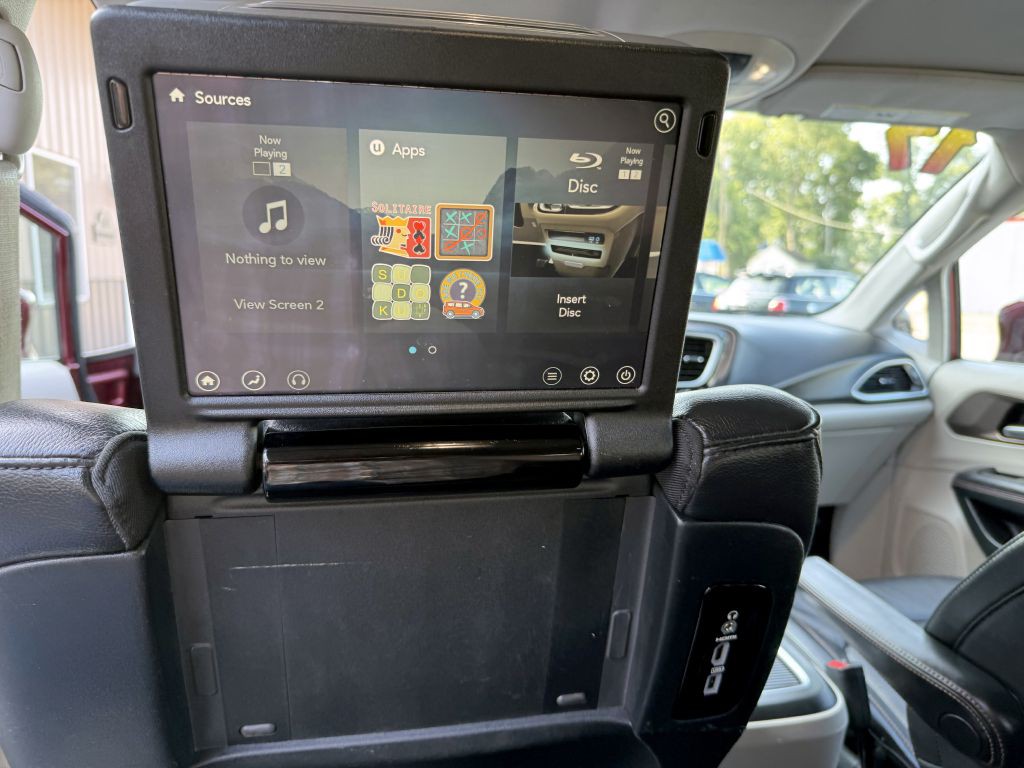 2017 Chrysler Pacifica Image 23