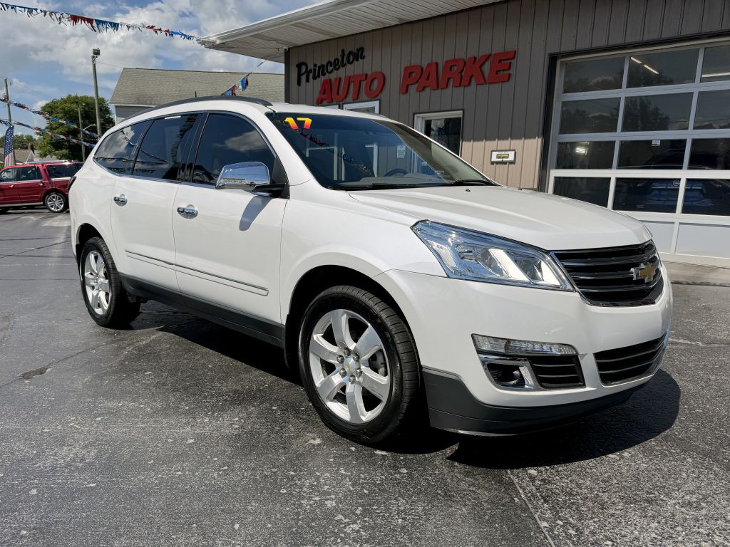 2017 Chevrolet Traverse Image 2
