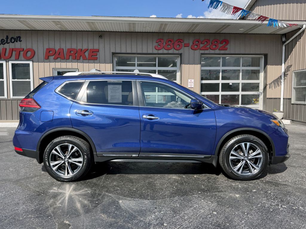 2017 Nissan Rogue Image 1