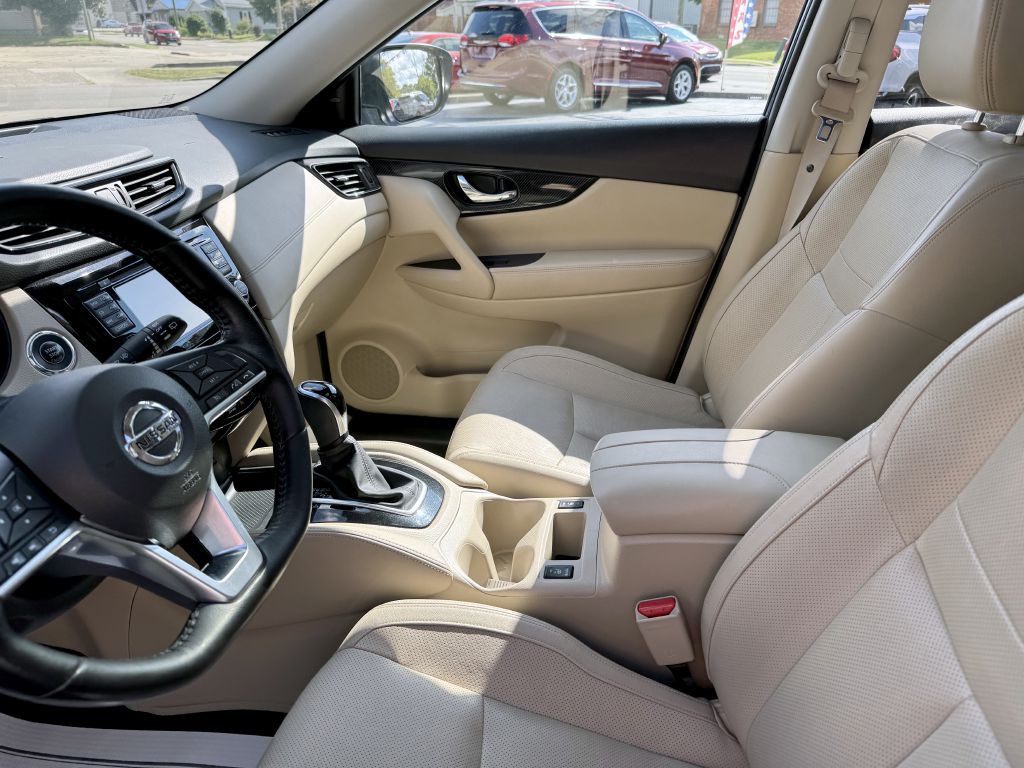 2017 Nissan Rogue Image 9