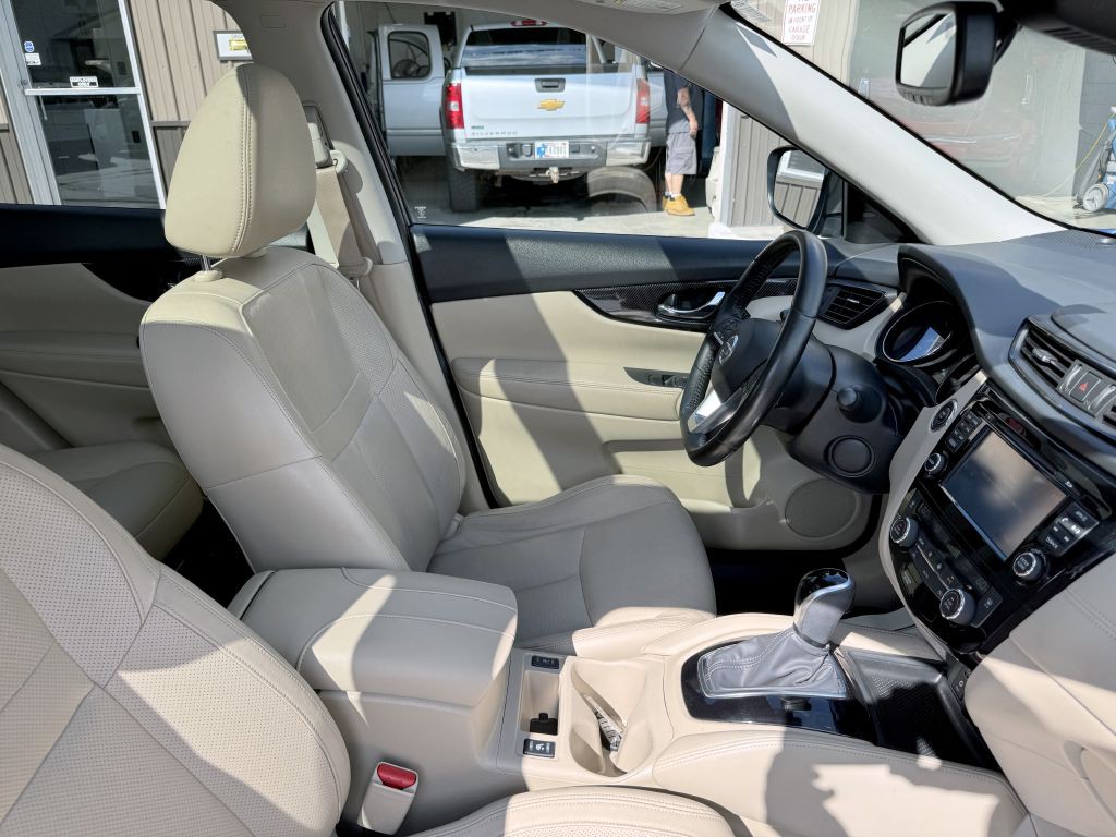 2017 Nissan Rogue Image 11