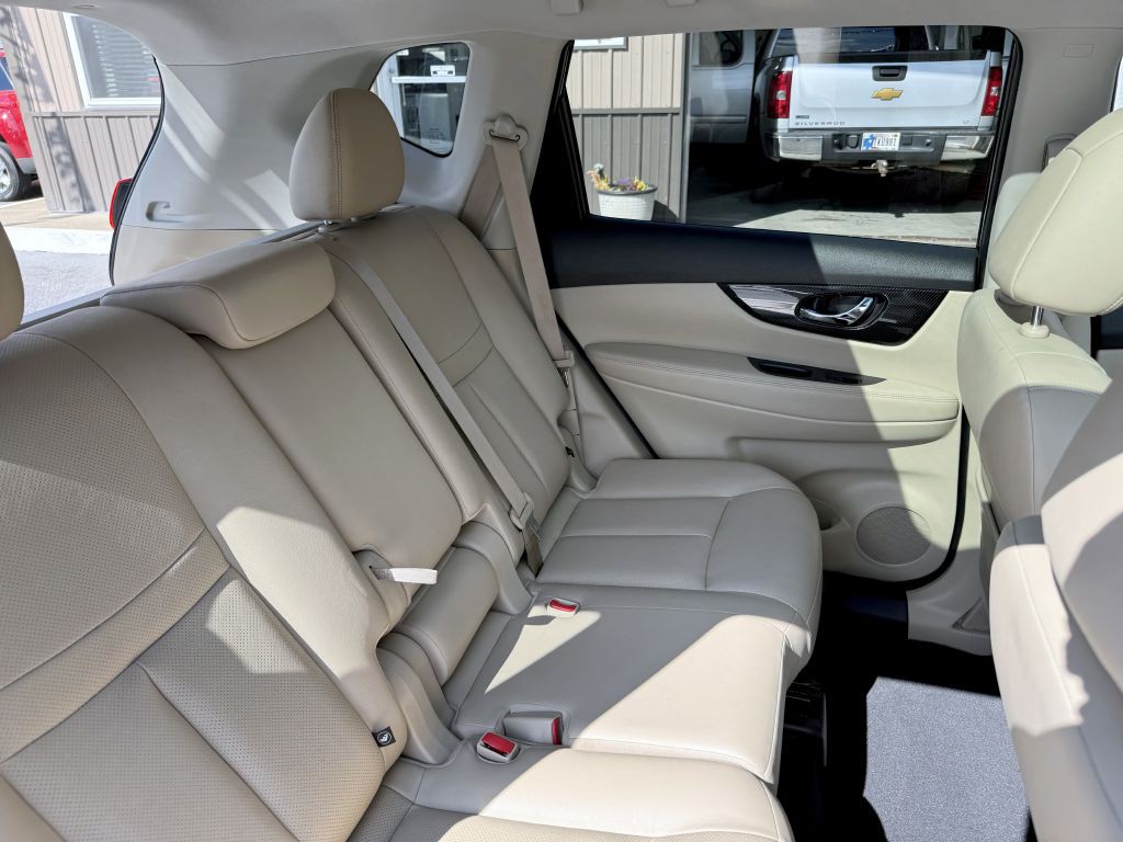 2017 Nissan Rogue Image 12